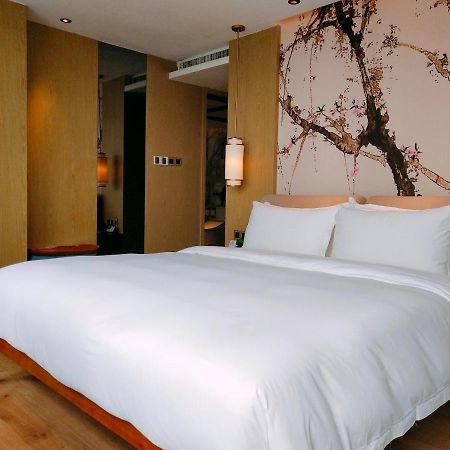 Howard Johnson Riverview Hotel Canton Extérieur photo