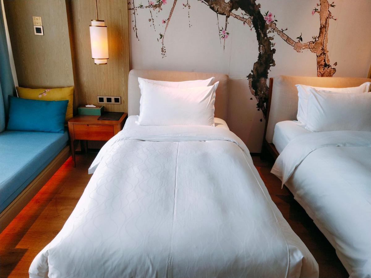 Howard Johnson Riverview Hotel Canton Extérieur photo
